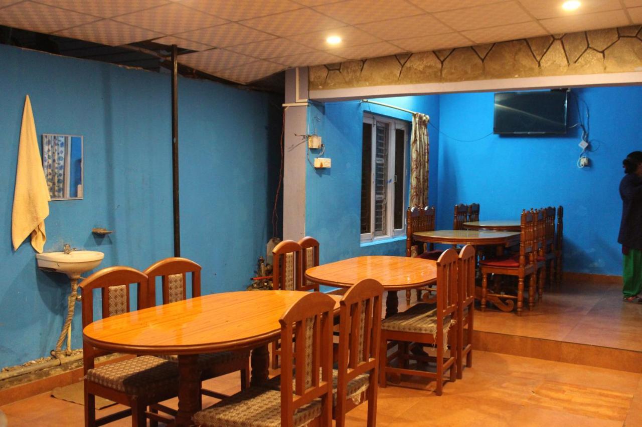 Hotel Snow Leopard Pokhara Esterno foto