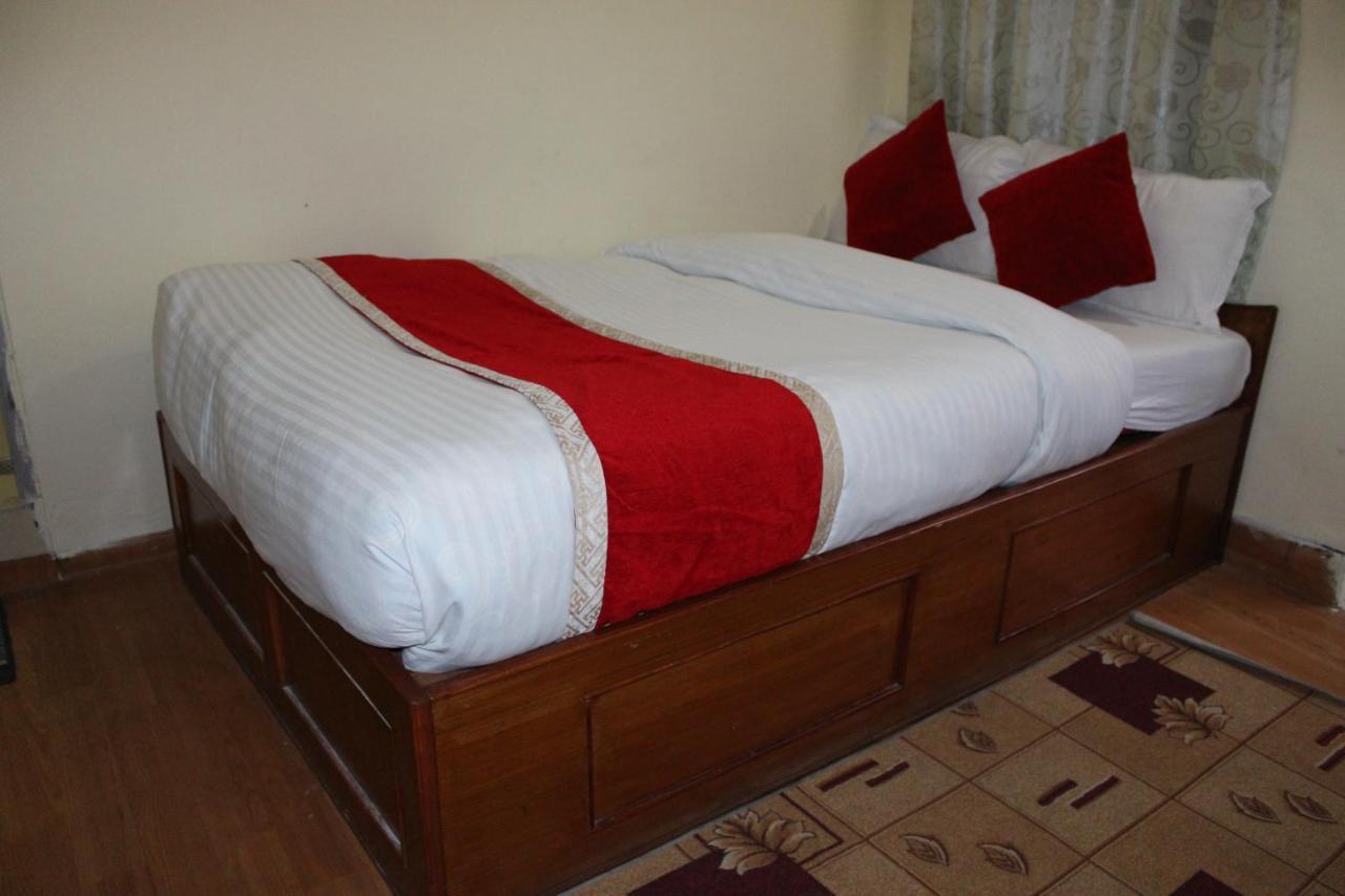 Hotel Snow Leopard Pokhara Esterno foto
