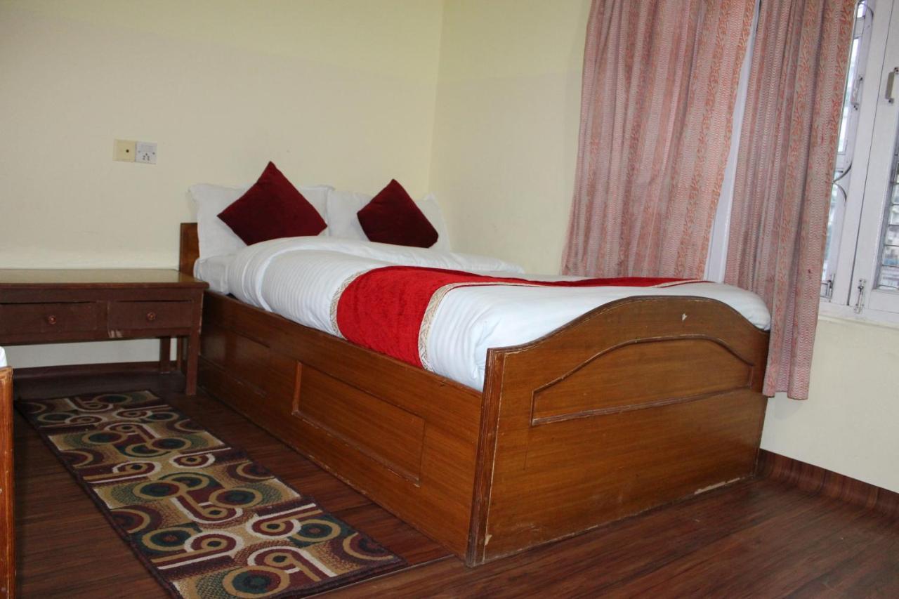 Hotel Snow Leopard Pokhara Esterno foto